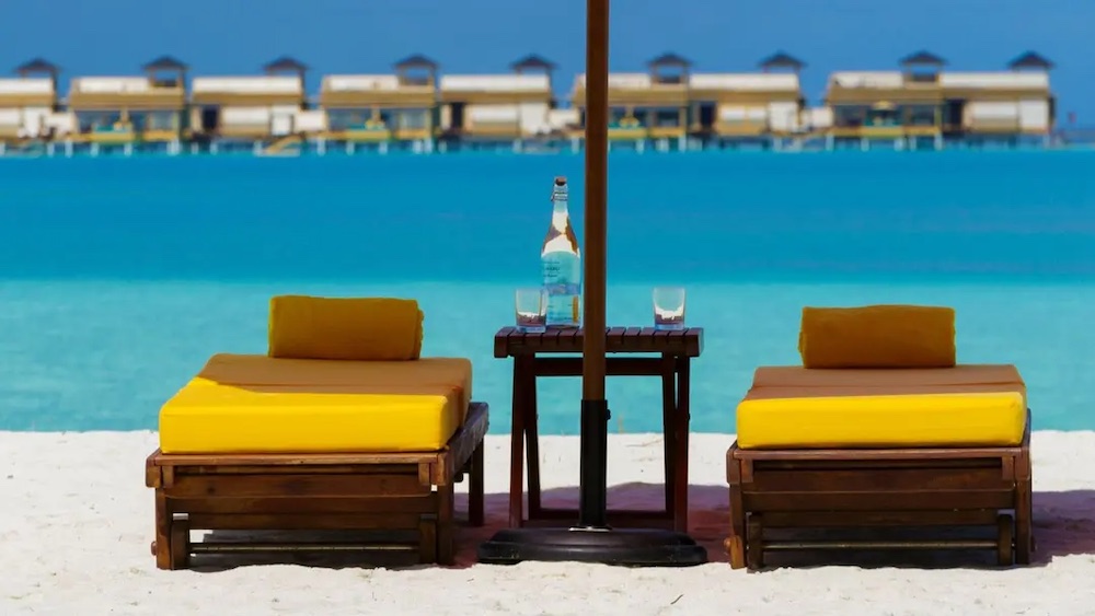Beachfront Villa at Angsana Velavaru, view 4